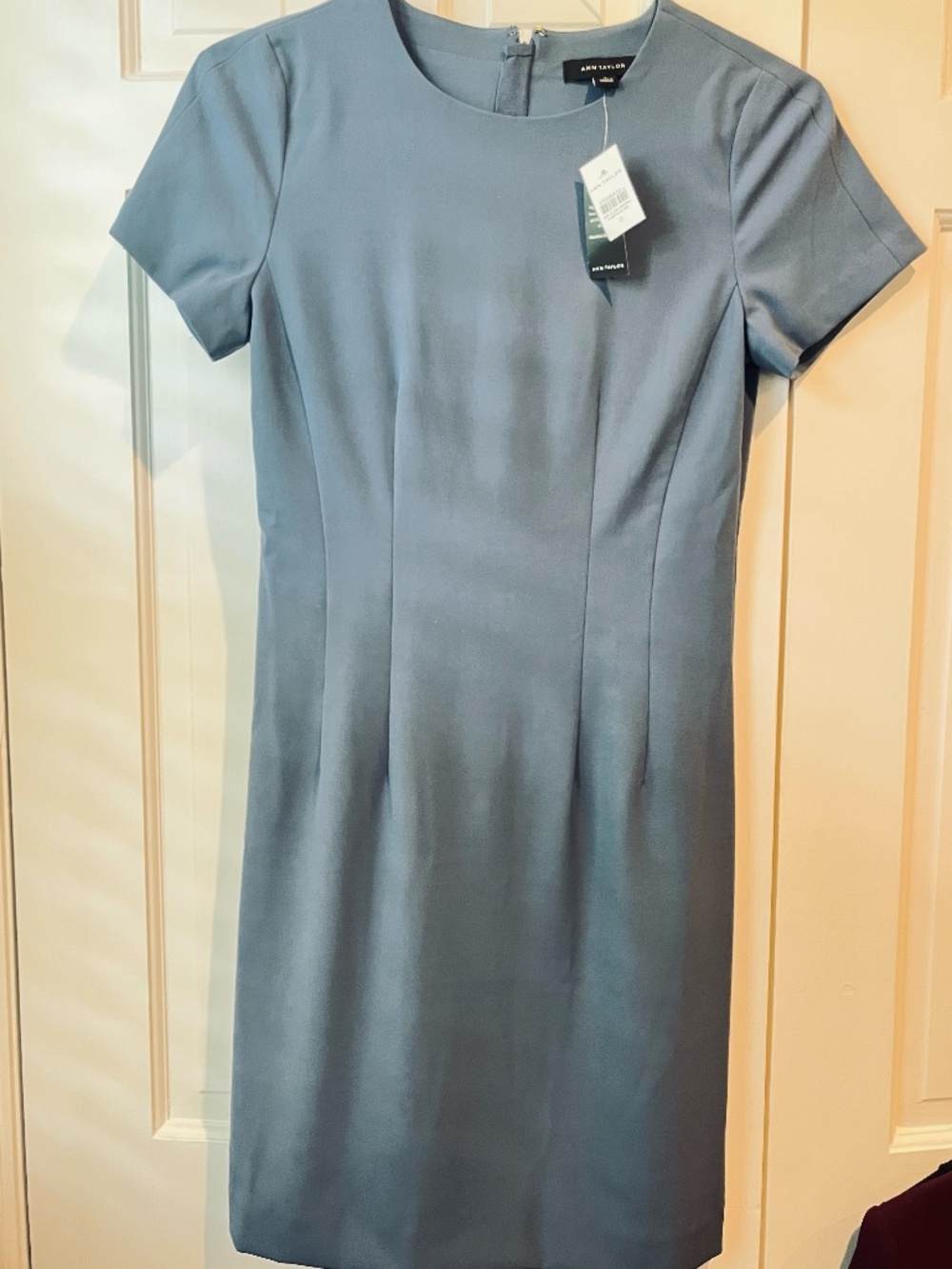 Ann Taylor Crewneck Shift Dress, size 0, Blue